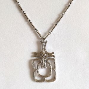 1974 Avon MAYAN articulated textured silver-tone pendant necklace